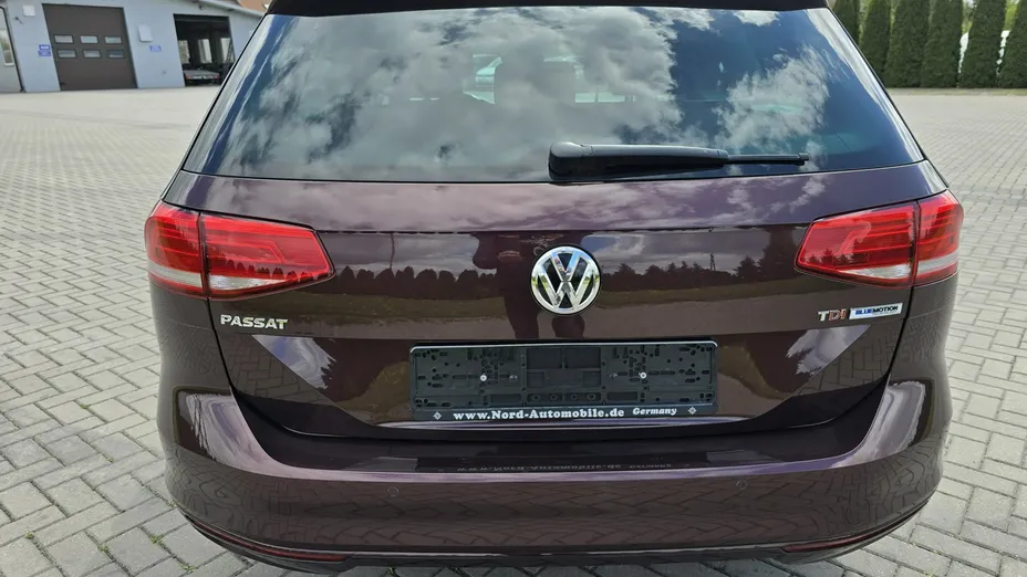 VOLKSWAGEN Passat -