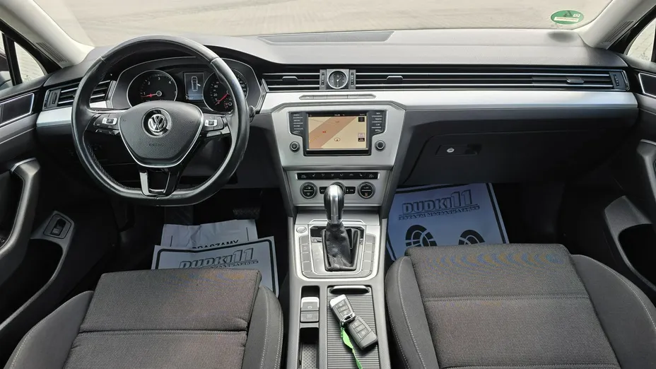 VOLKSWAGEN Passat -