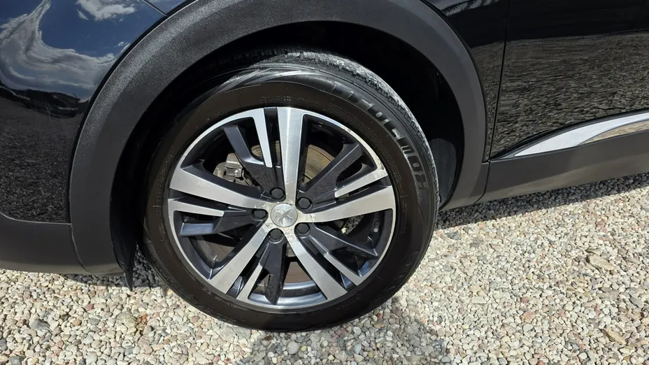 PEUGEOT 3008 -