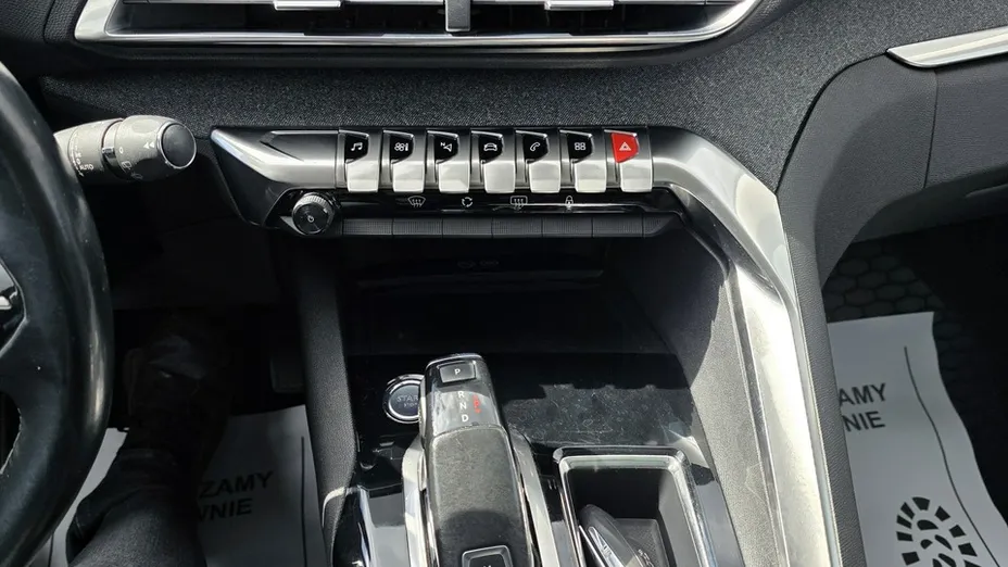 PEUGEOT 3008 -