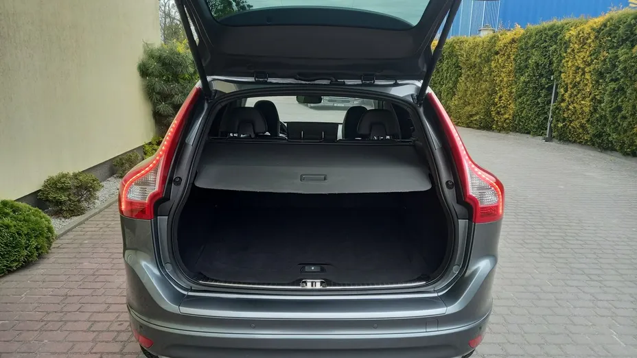 VOLVO XC60 -