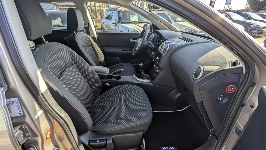 NISSAN Qashqai -