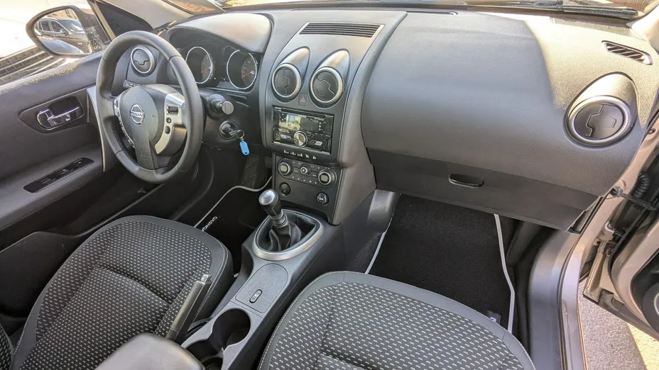 NISSAN Qashqai -