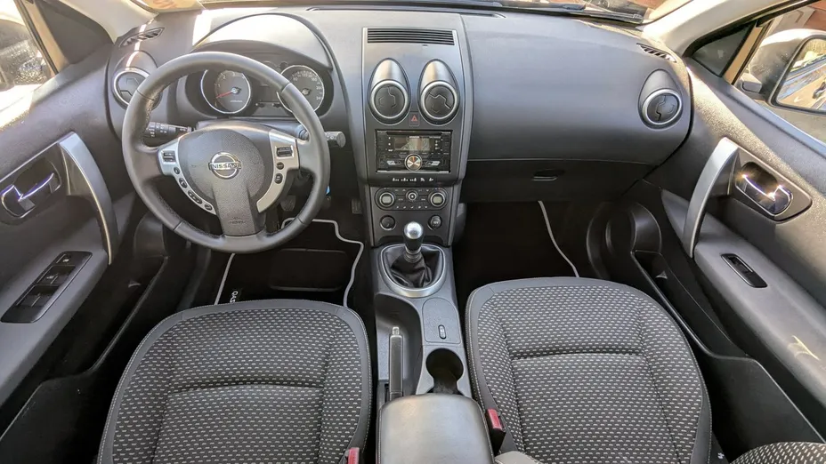 NISSAN Qashqai -