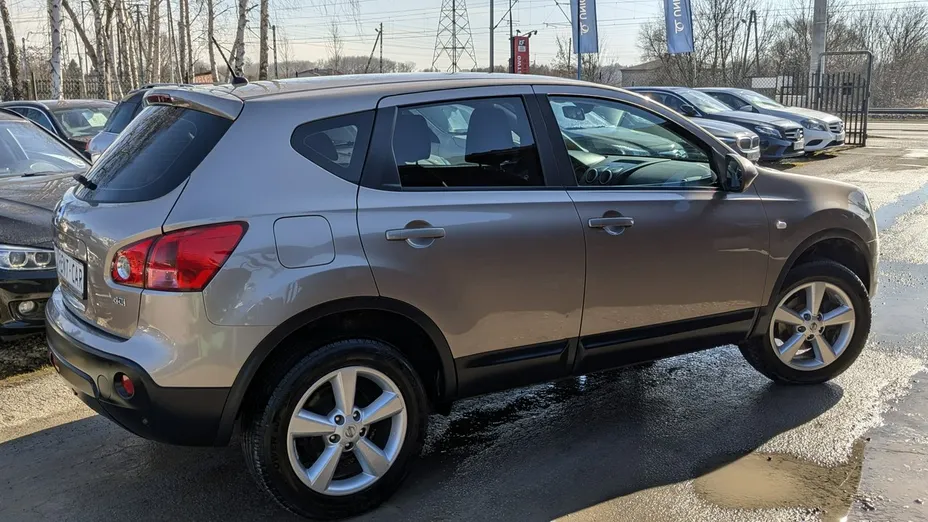 NISSAN Qashqai -