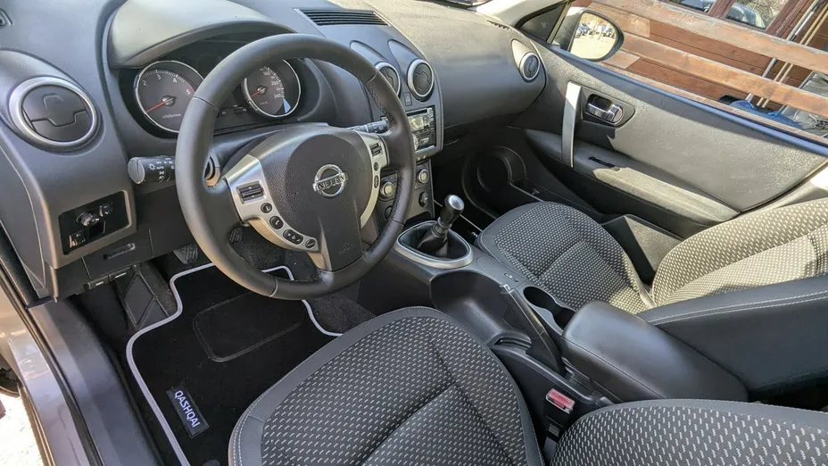NISSAN Qashqai -