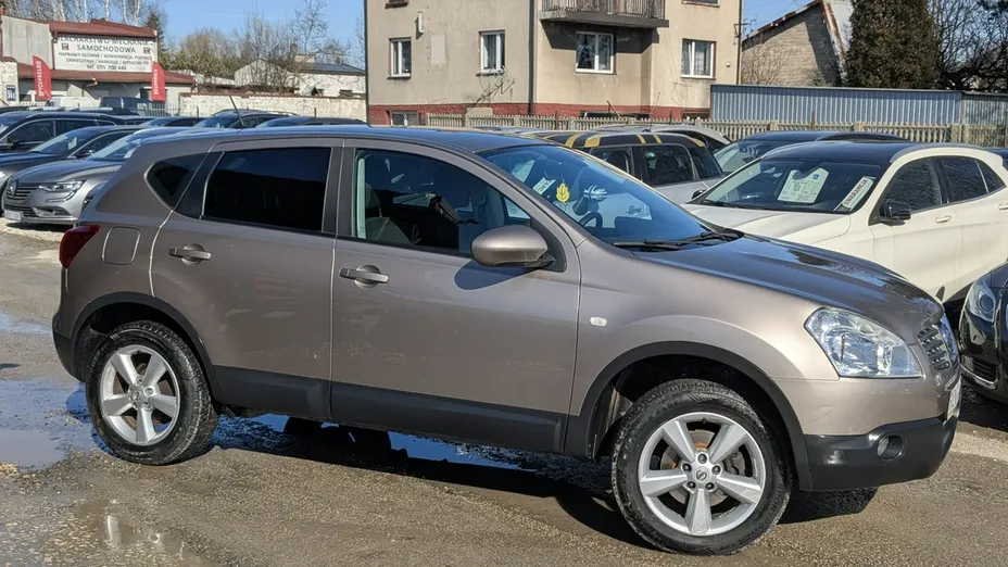 NISSAN Qashqai -