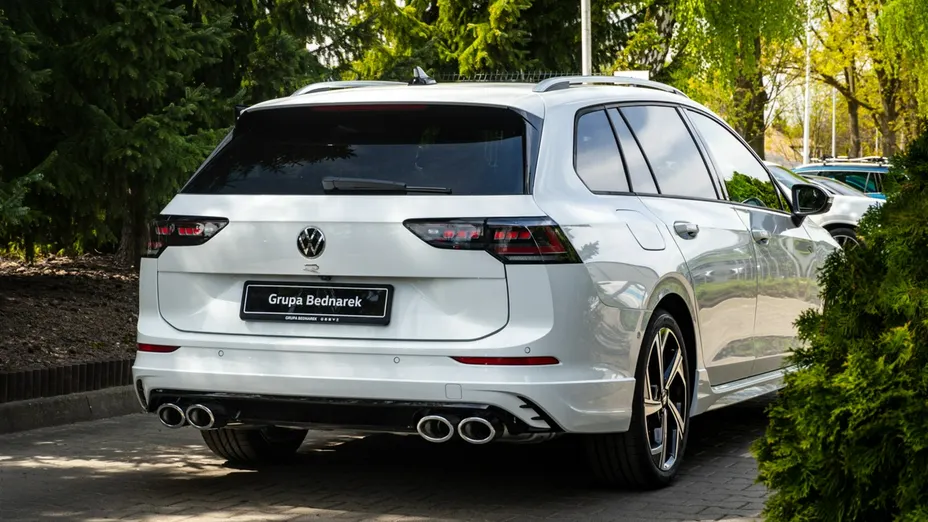 VOLKSWAGEN Golf -