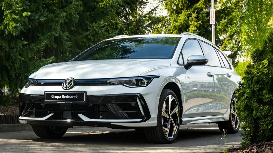VOLKSWAGEN Golf -