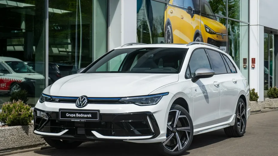 VOLKSWAGEN Golf -