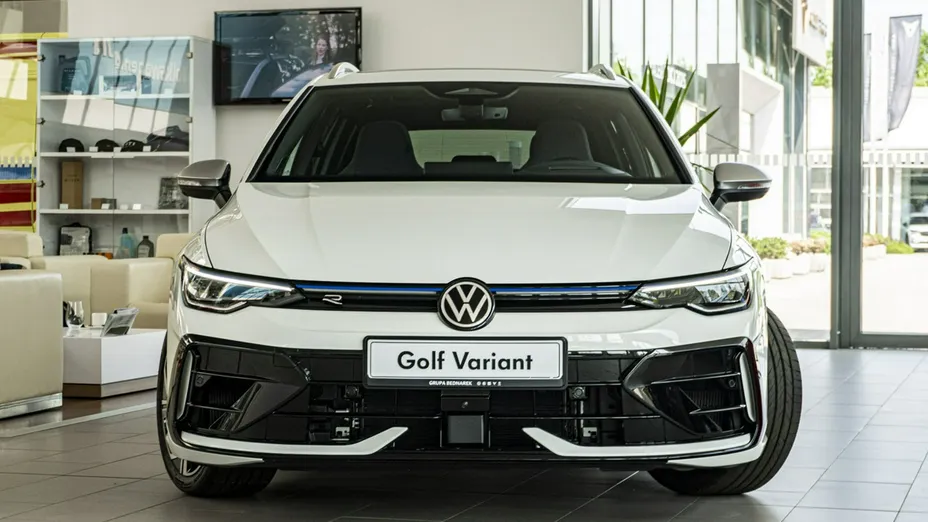 VOLKSWAGEN Golf -