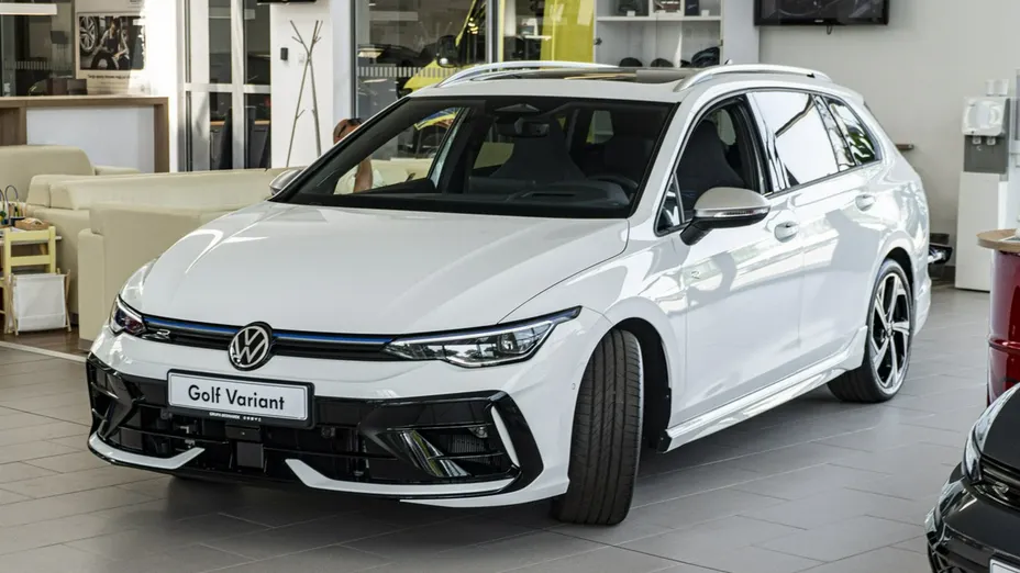 VOLKSWAGEN Golf -