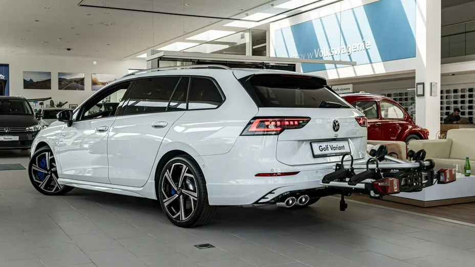 VOLKSWAGEN Golf -