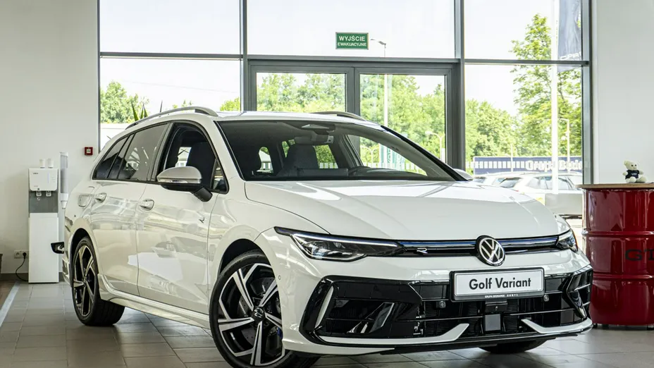 VOLKSWAGEN Golf -