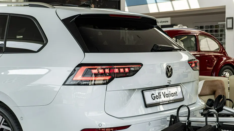 VOLKSWAGEN Golf -