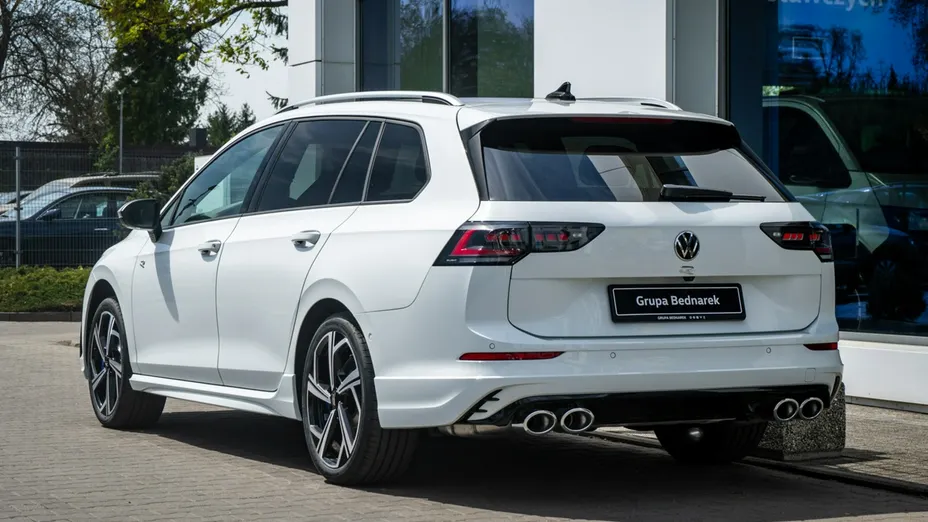 VOLKSWAGEN Golf -