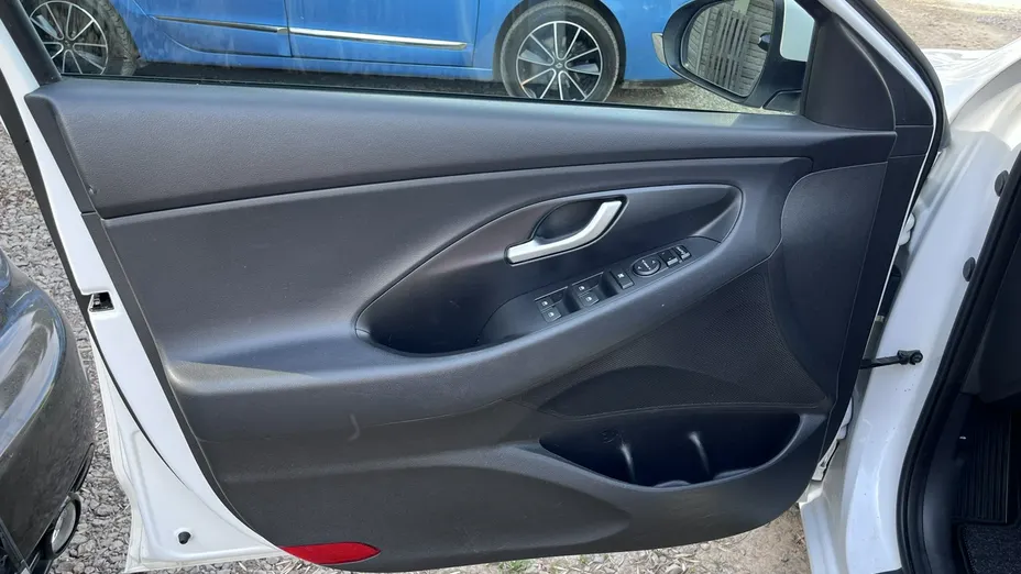 HYUNDAI i30 -