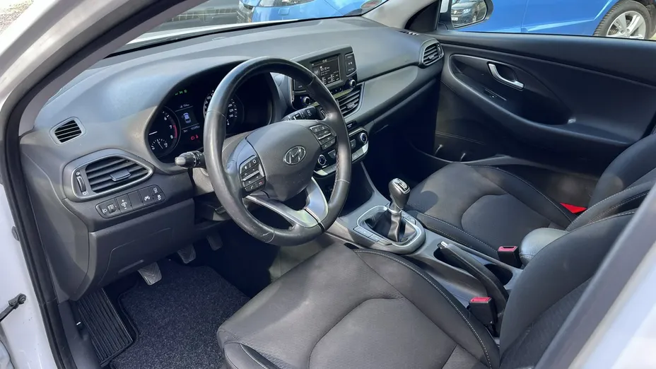 HYUNDAI i30 -