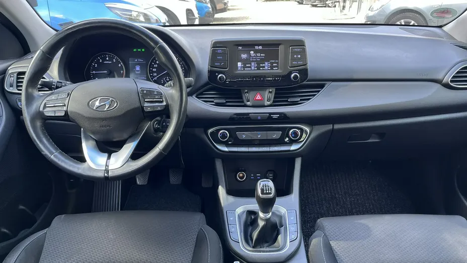 HYUNDAI i30 -
