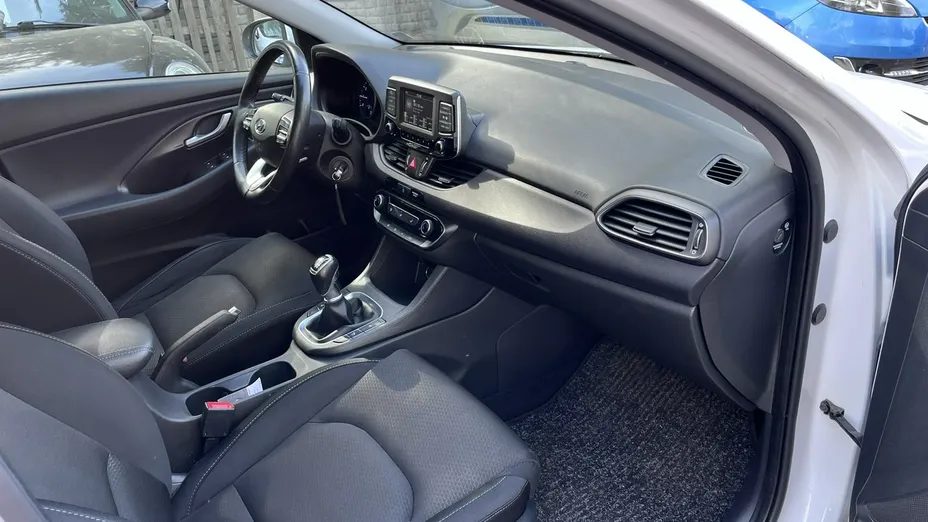 HYUNDAI i30 -