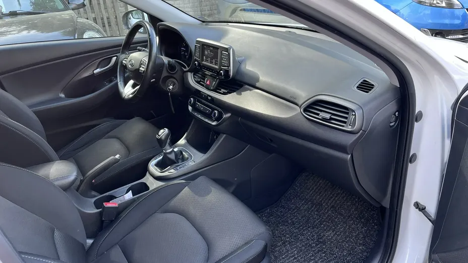 HYUNDAI i30 -