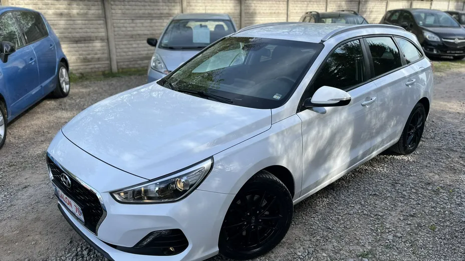 HYUNDAI i30 -