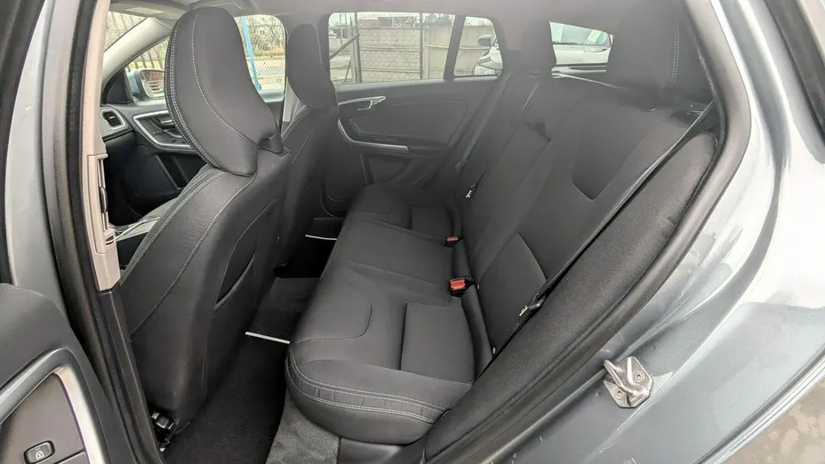 VOLVO V60 -