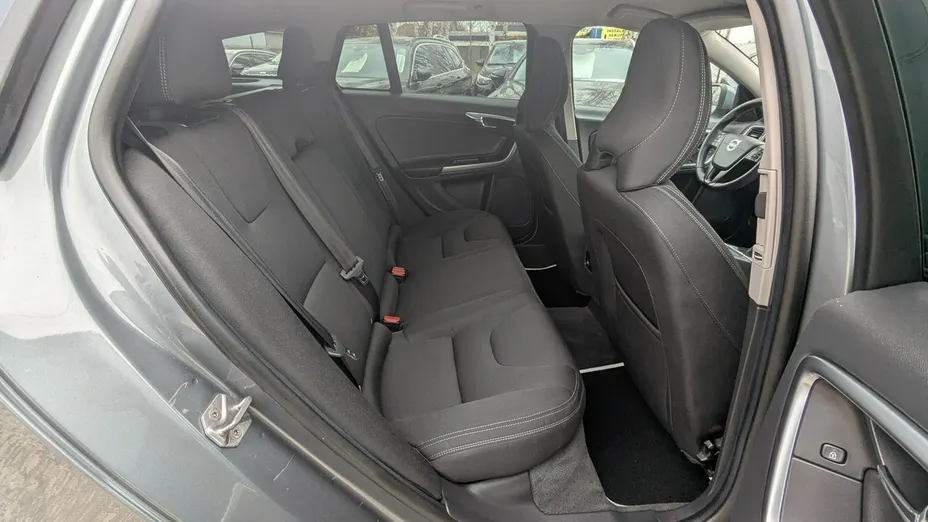 VOLVO V60 -