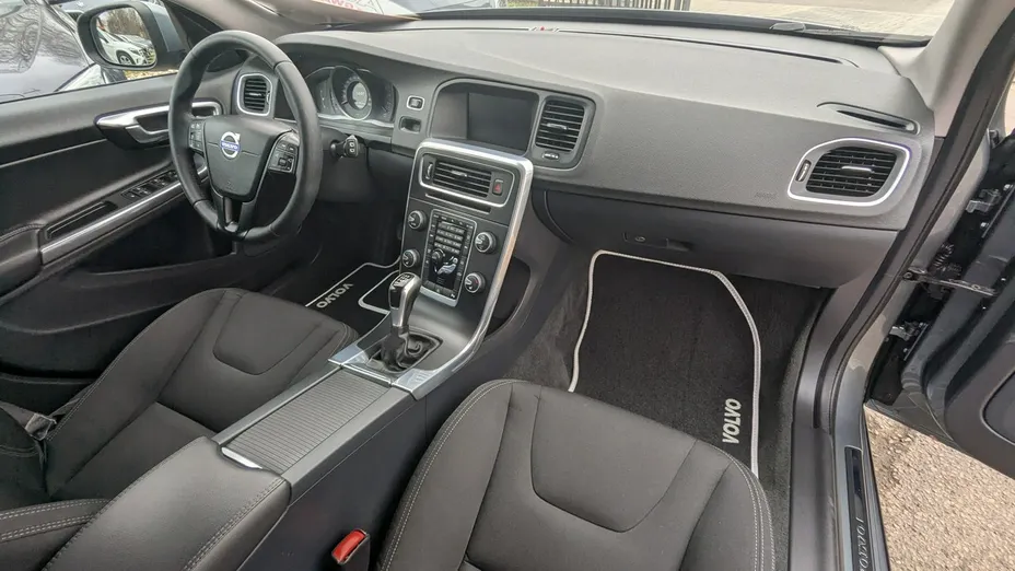 VOLVO V60 -