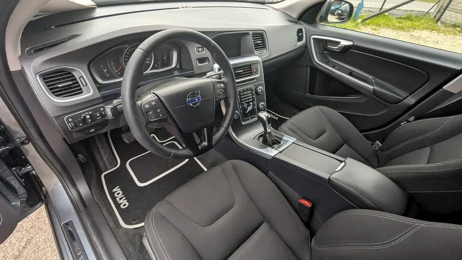 VOLVO V60 -