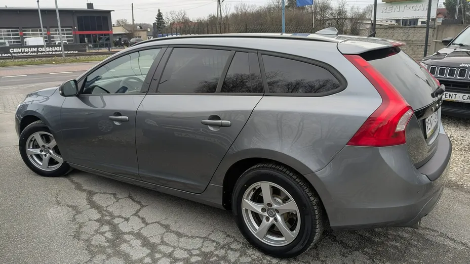 VOLVO V60 -
