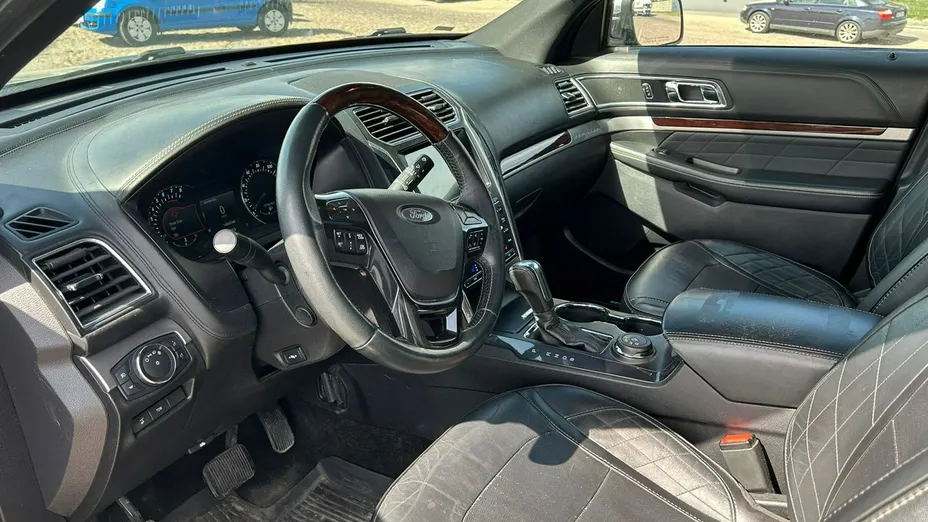 FORD Explorer -