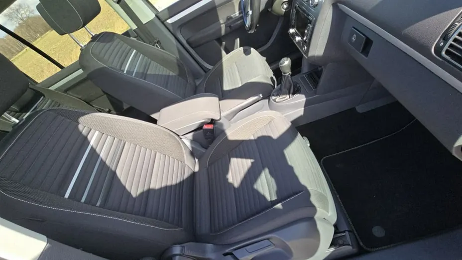 VOLKSWAGEN Touran -