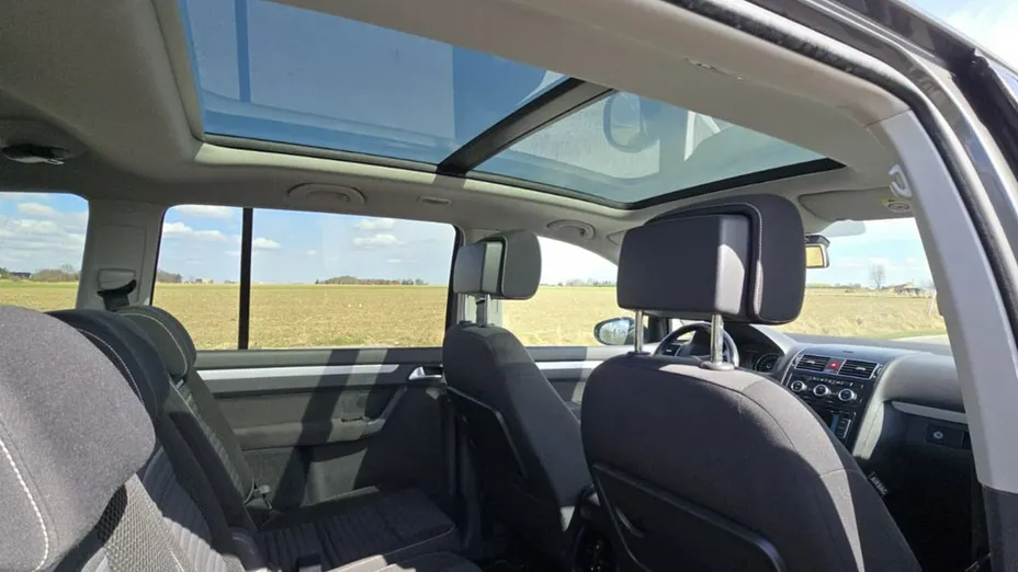 VOLKSWAGEN Touran -