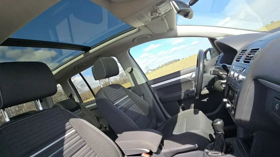 VOLKSWAGEN Touran -