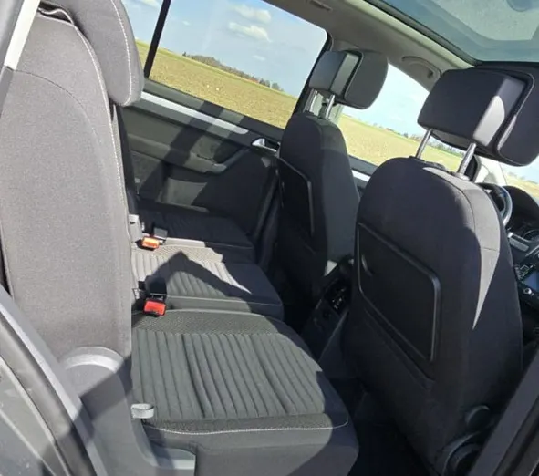VOLKSWAGEN Touran -