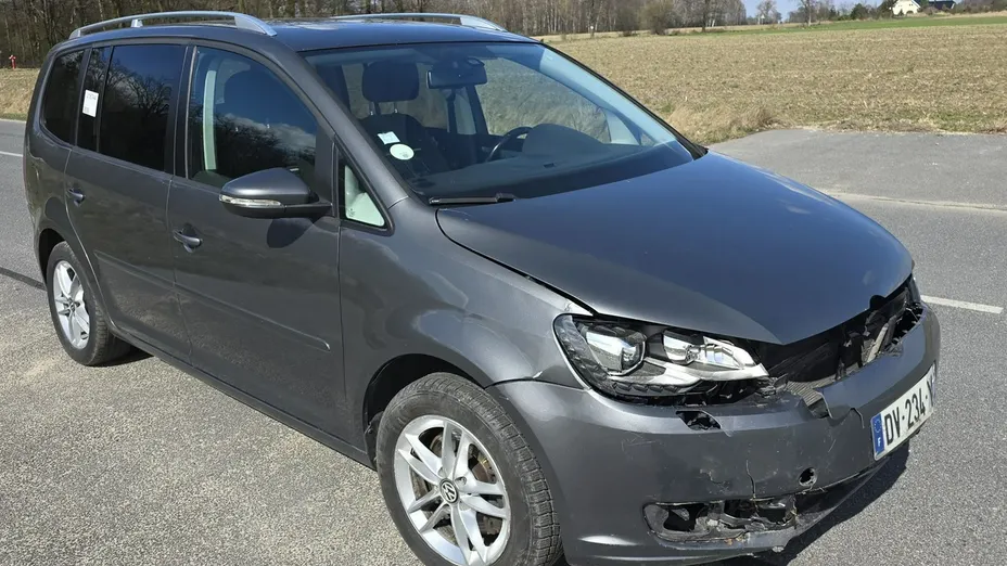 VOLKSWAGEN Touran -