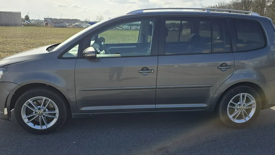 VOLKSWAGEN Touran -