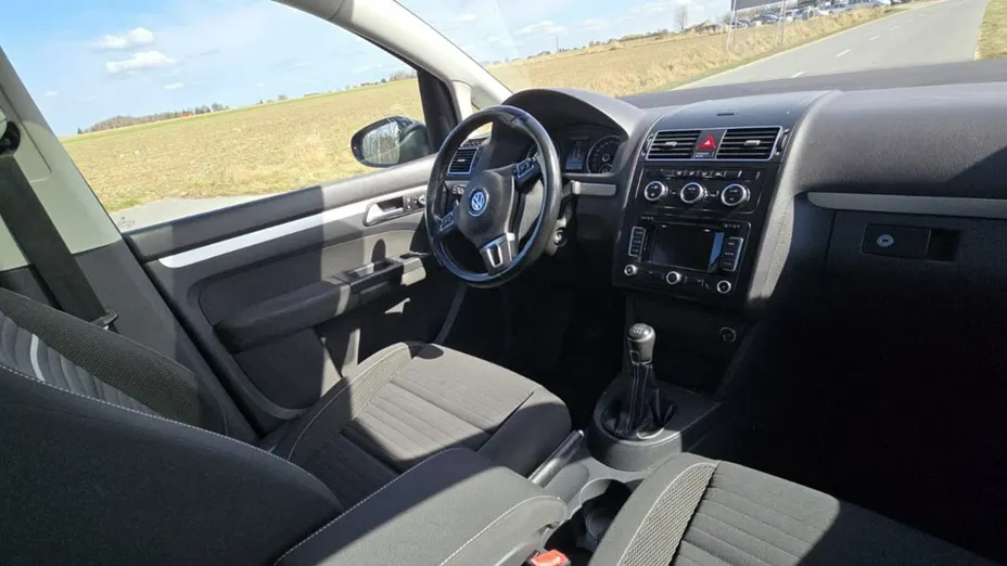 VOLKSWAGEN Touran -
