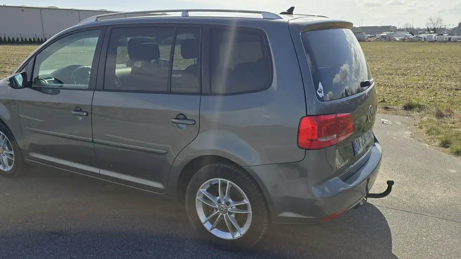 VOLKSWAGEN Touran -