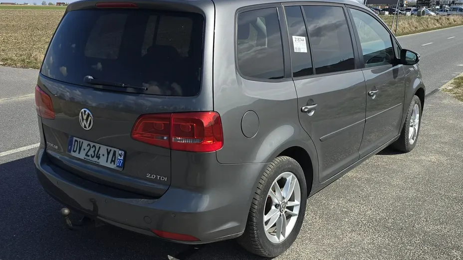 VOLKSWAGEN Touran -