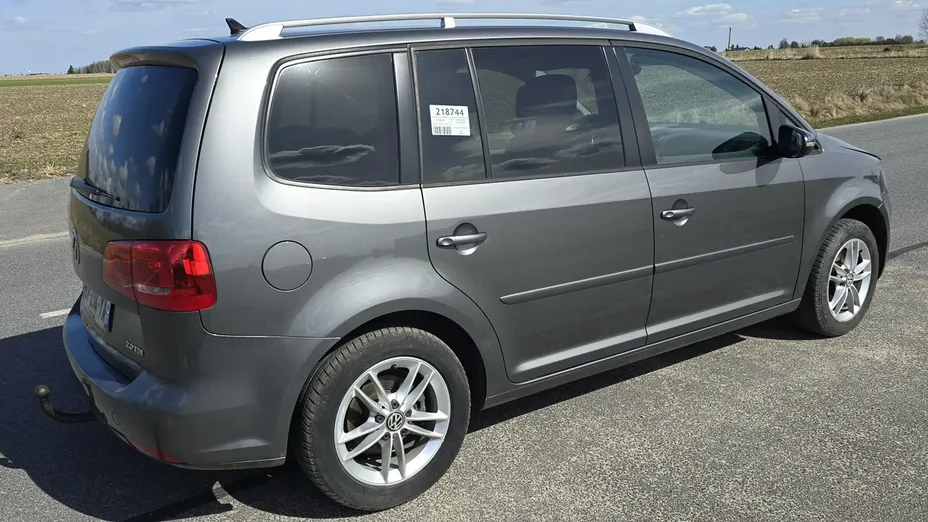 VOLKSWAGEN Touran -