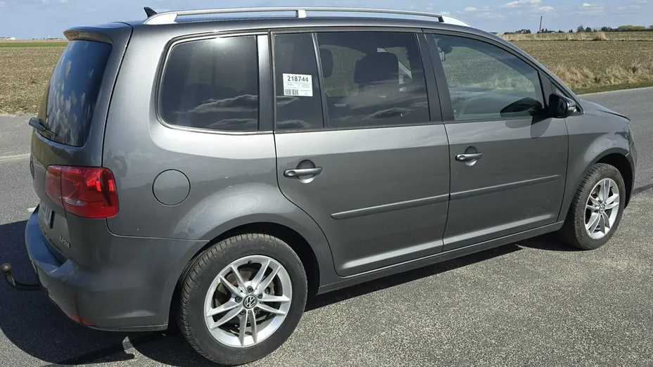 VOLKSWAGEN Touran -