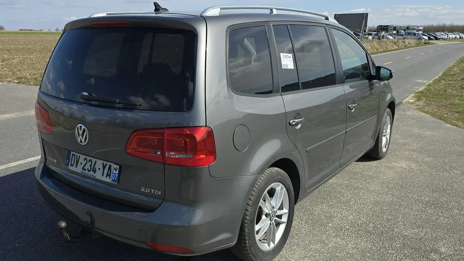 VOLKSWAGEN Touran -