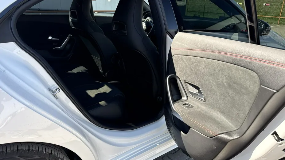 MERCEDES-BENZ CLA -