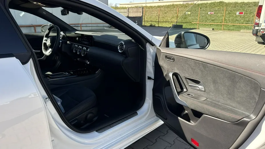 MERCEDES-BENZ CLA -