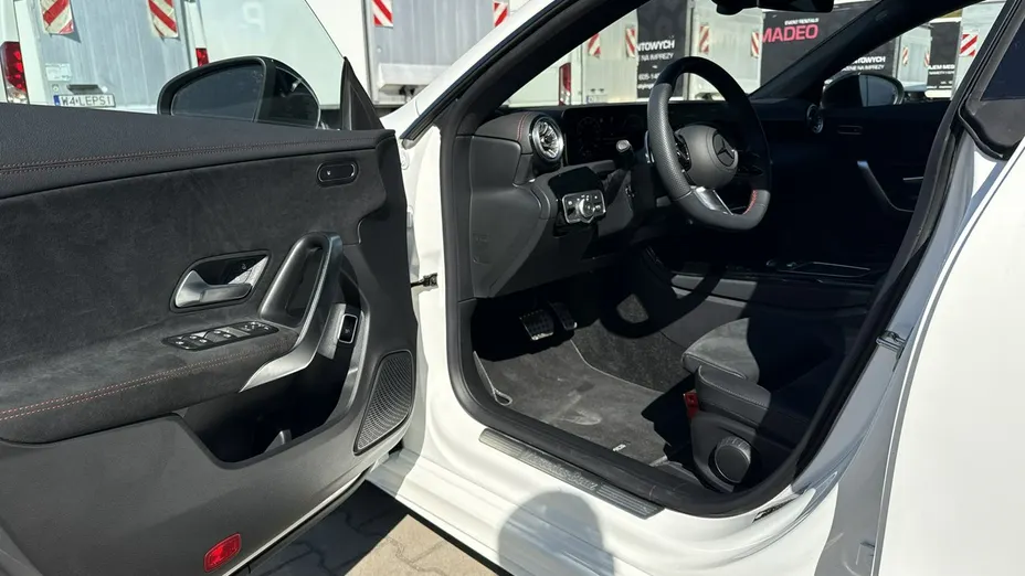 MERCEDES-BENZ CLA -