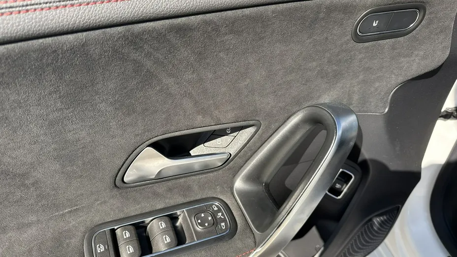 MERCEDES-BENZ CLA -