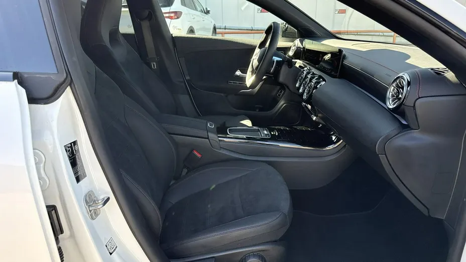 MERCEDES-BENZ CLA -