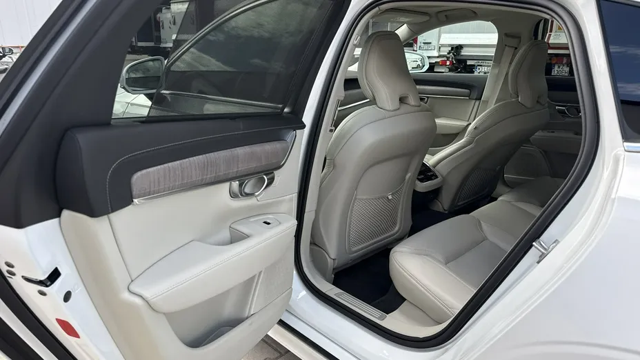VOLVO S90 -